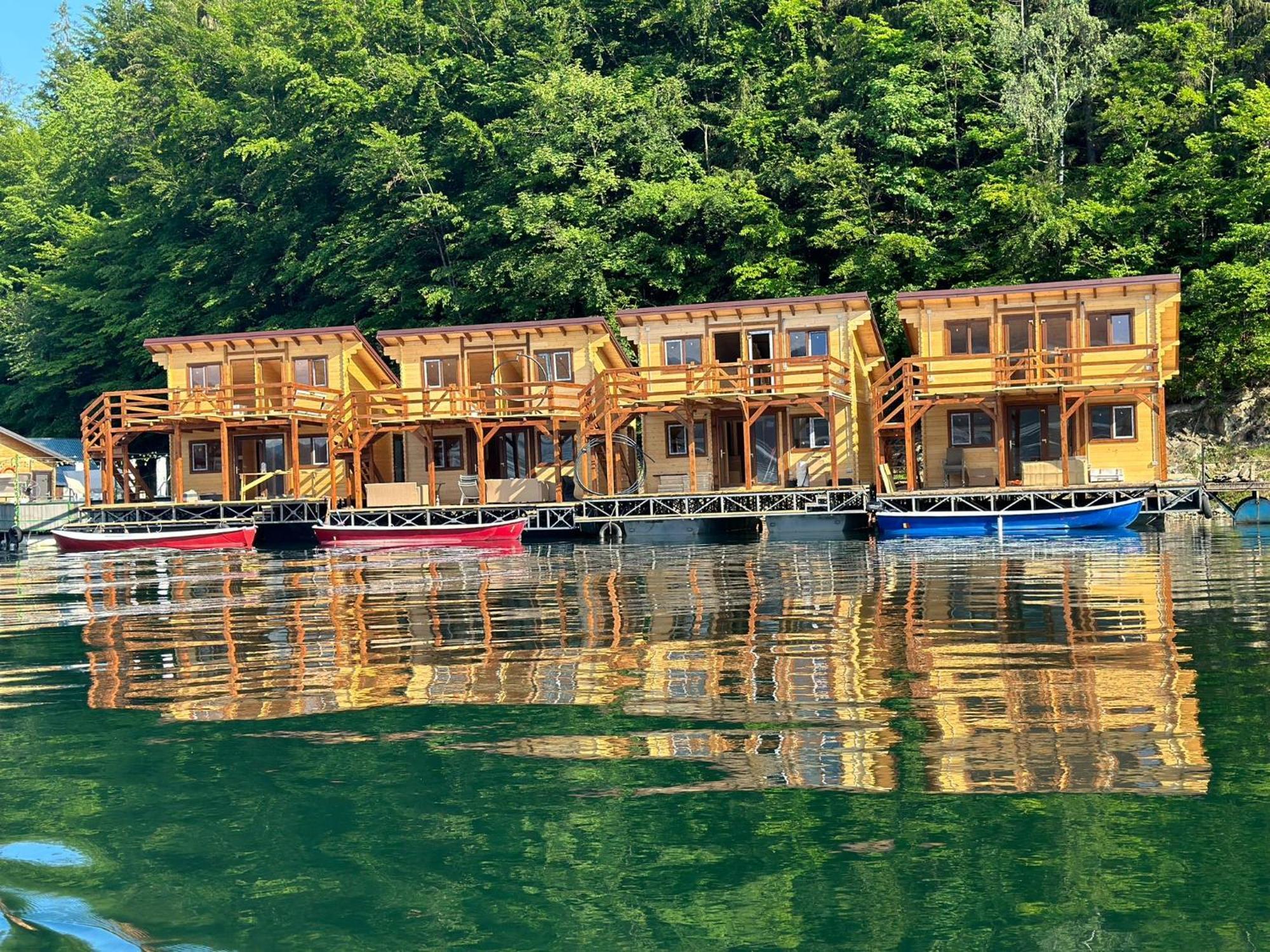 Holiday Bicaz Bungalows On The Lake Exterior photo
