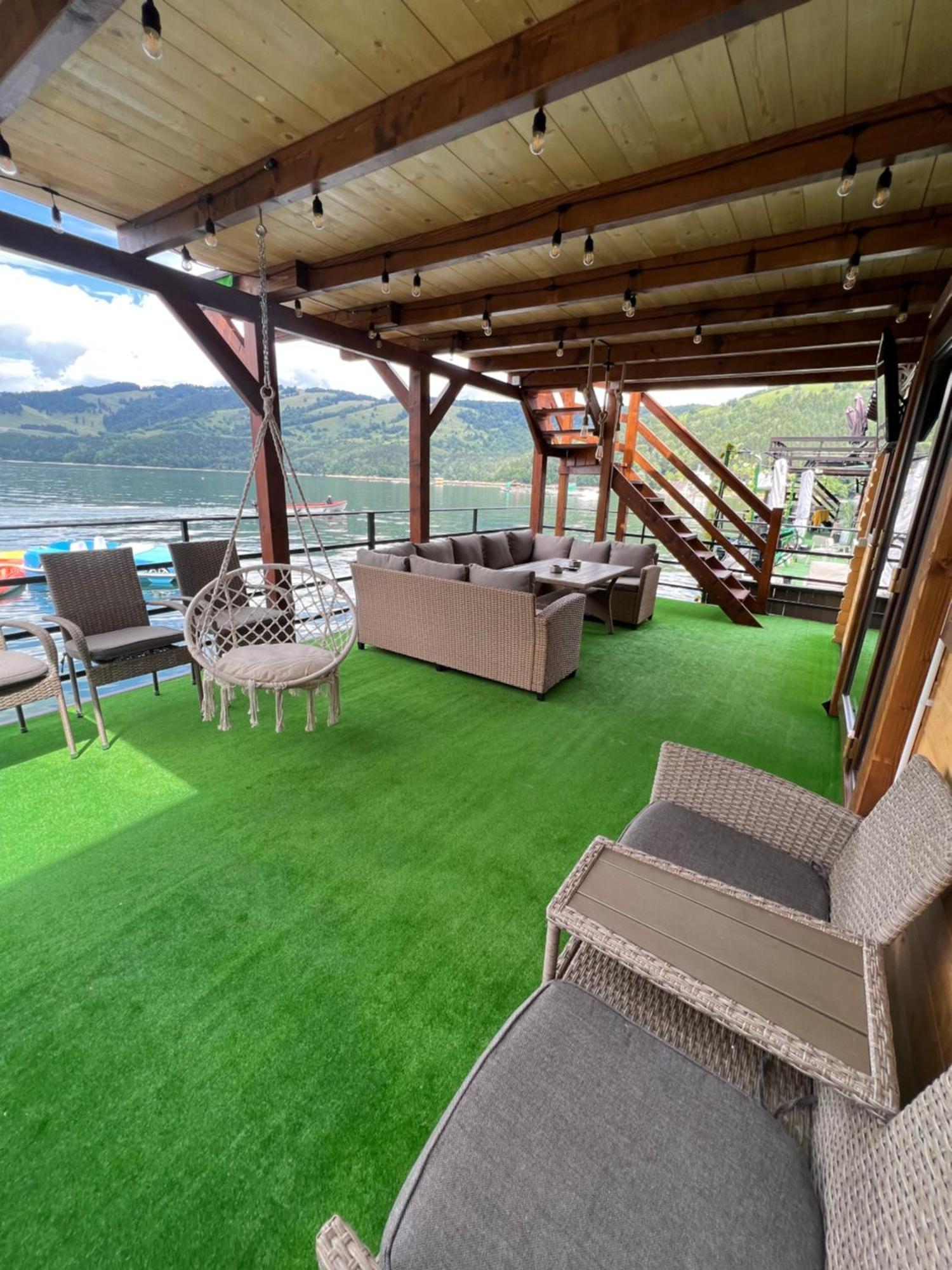 Holiday Bicaz Bungalows On The Lake Exterior photo