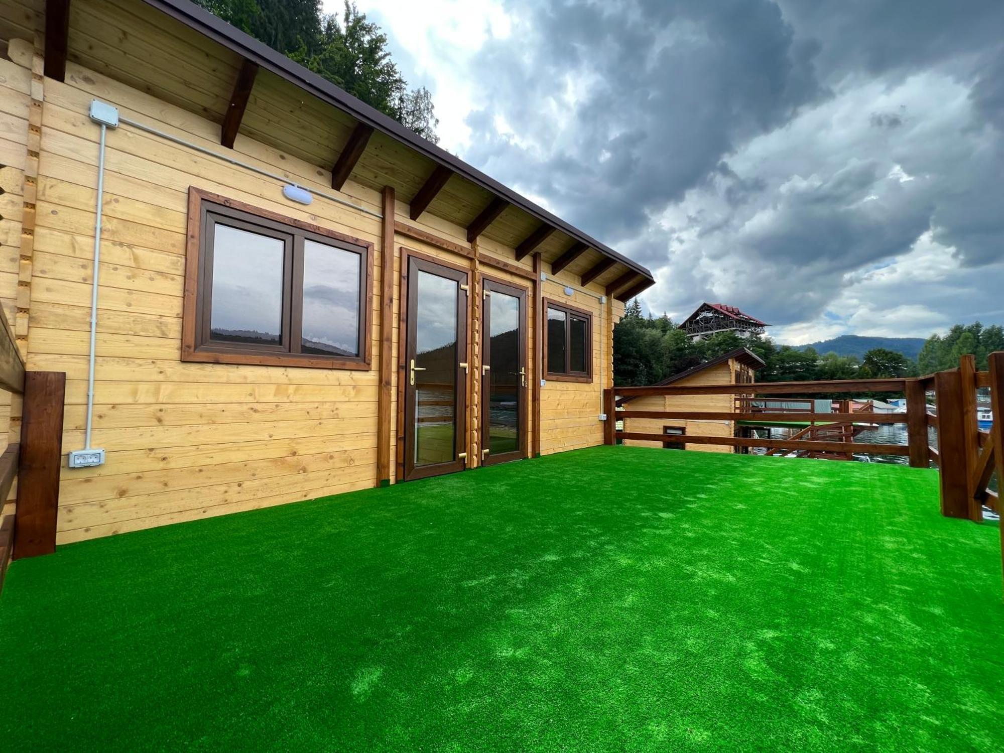 Holiday Bicaz Bungalows On The Lake Exterior photo