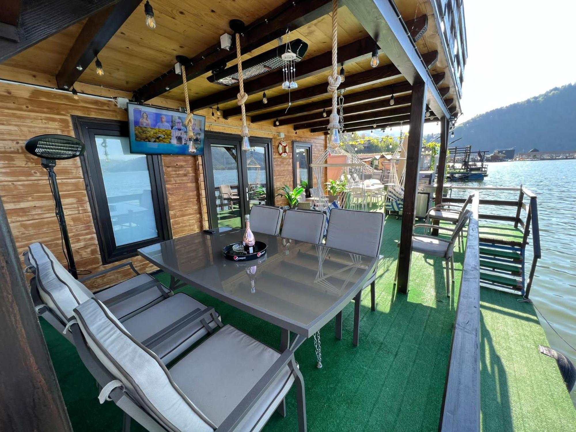 Holiday Bicaz Bungalows On The Lake Exterior photo