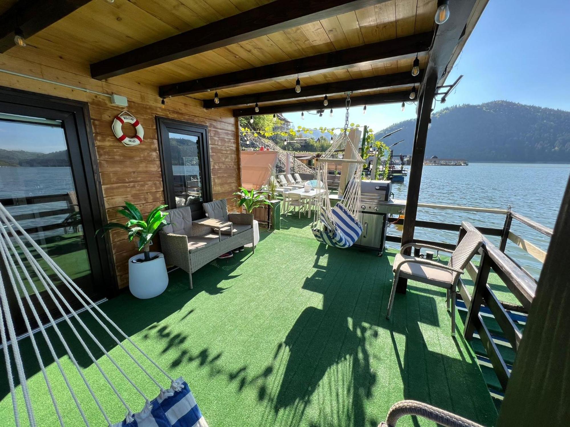 Holiday Bicaz Bungalows On The Lake Exterior photo