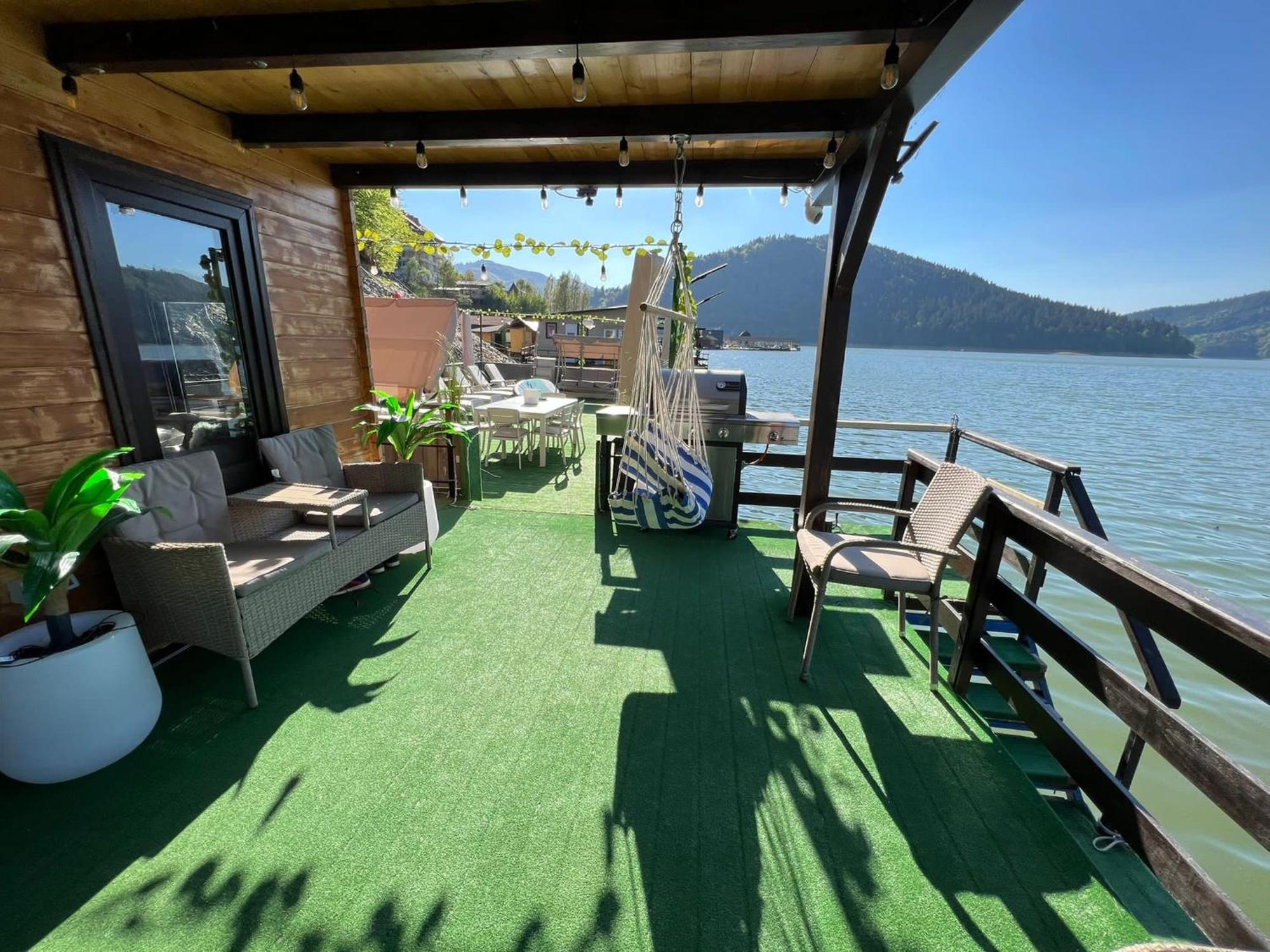 Holiday Bicaz Bungalows On The Lake Exterior photo