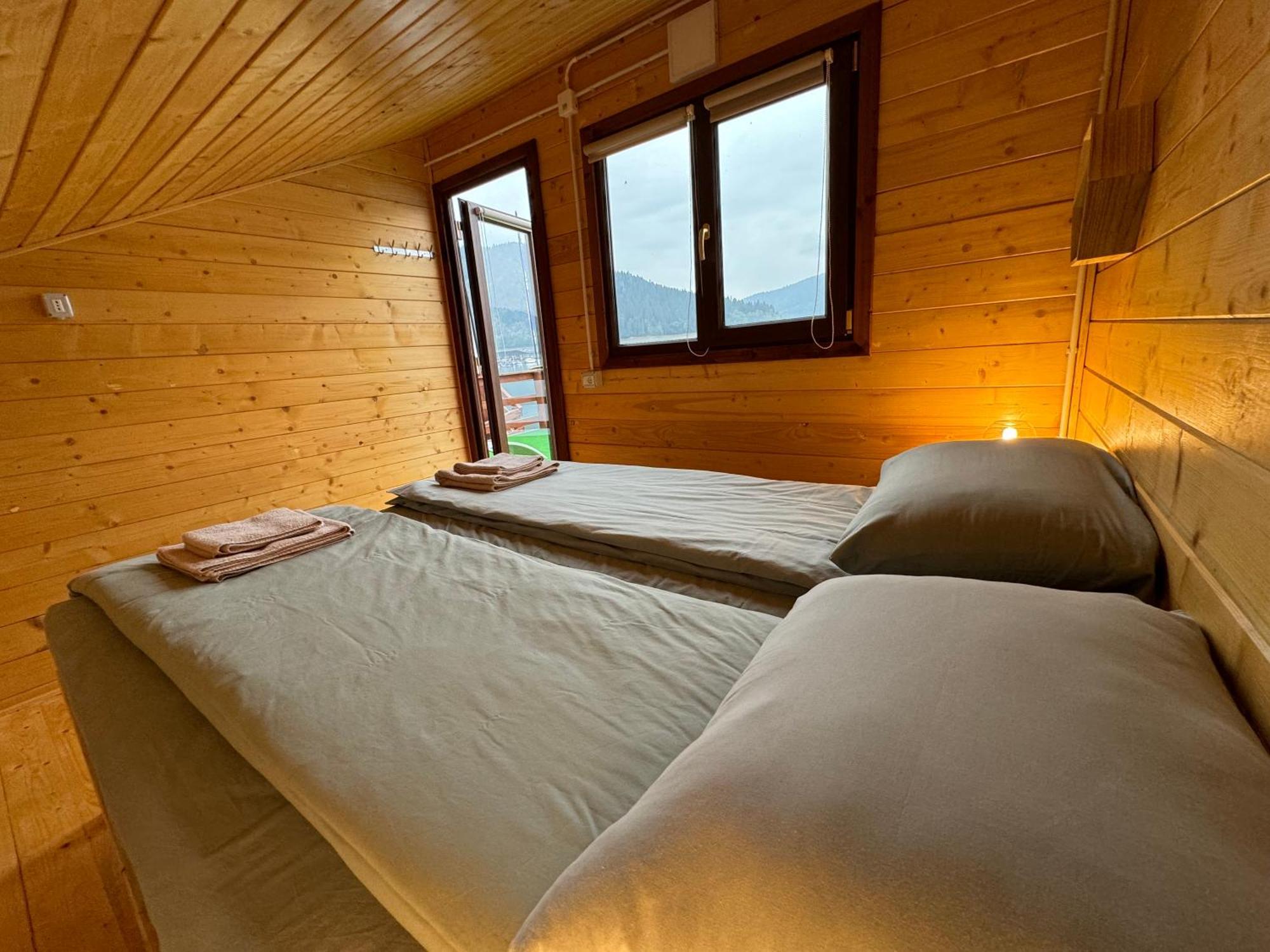 Holiday Bicaz Bungalows On The Lake Exterior photo